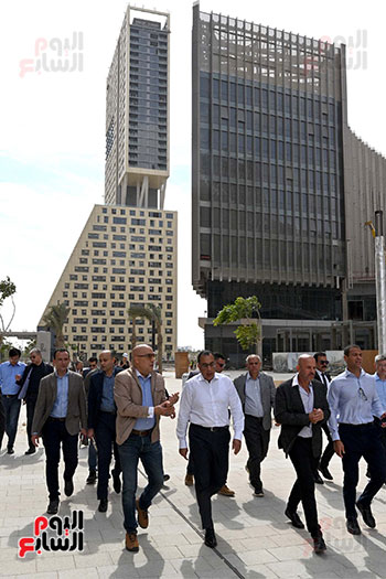 رئيس الوزراء يتفقد عددا من مشروعات العاصمة الإدارية (5)