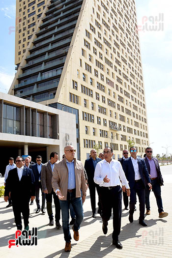رئيس الوزراء يتفقد عددا من مشروعات العاصمة الإدارية (14)