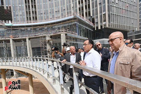 رئيس الوزراء يتفقد عددا من مشروعات العاصمة الإدارية (2)