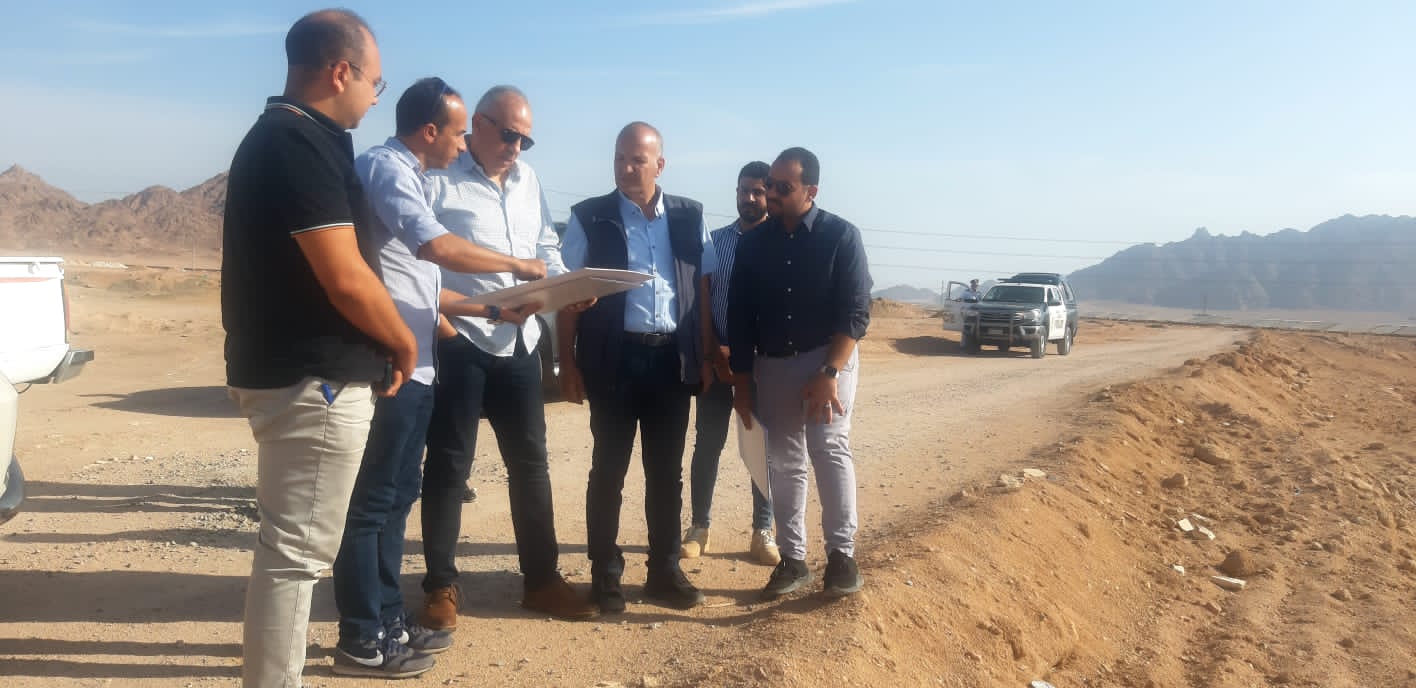 ‫ وزير الرى يتفقد أعمال حماية مدينة شرم الشيخ من أخطار السيول (5)