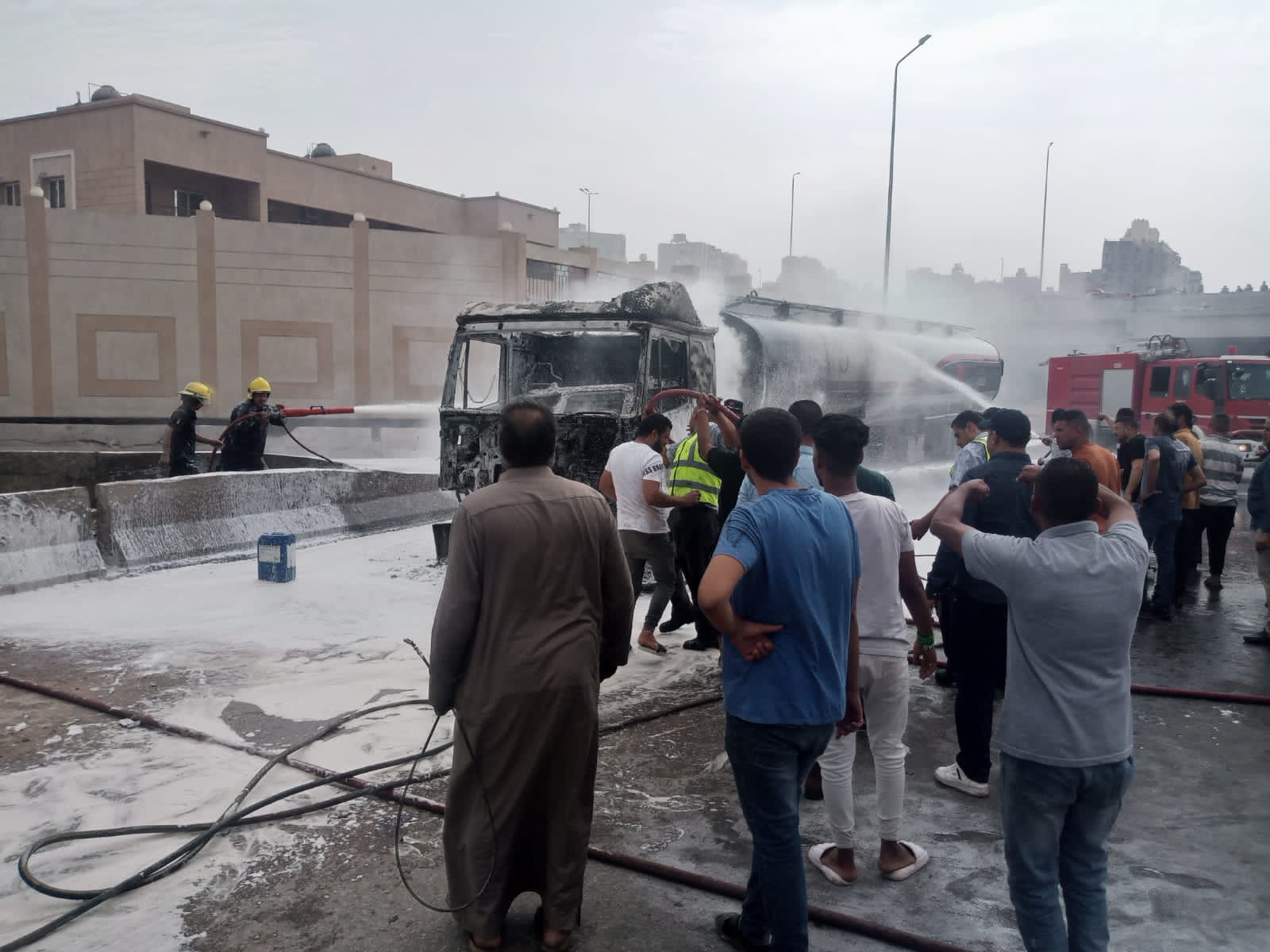 حريق سيارة نقل وقود بمسطرد (2)