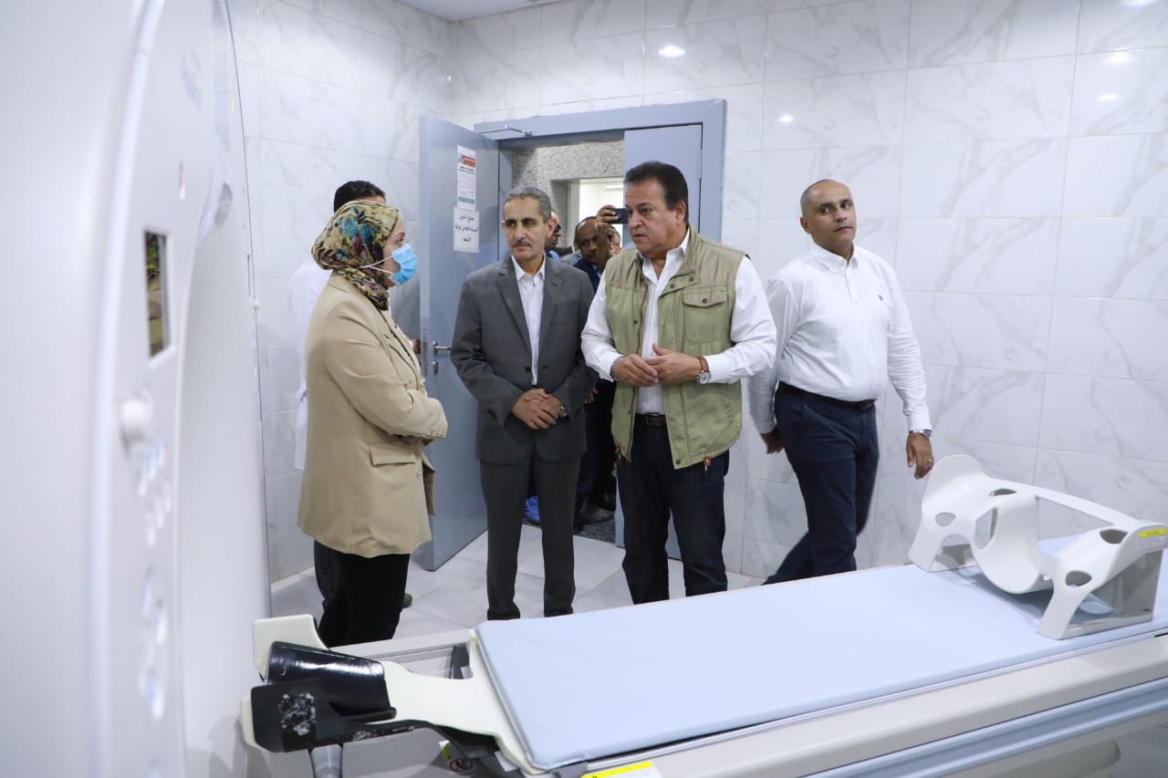 وزير الصحة يتفقد موقع إنشاء مستشفي طنطا العام وأورام طنطا الجديد (6)