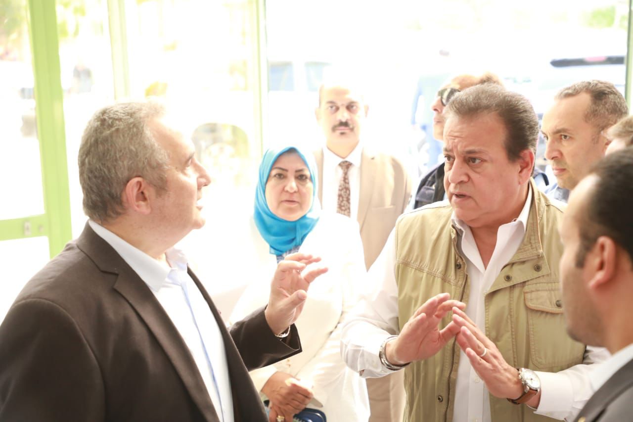 وزير الصحة يتفقد موقع إنشاء مستشفي طنطا العام وأورام طنطا الجديد (1)