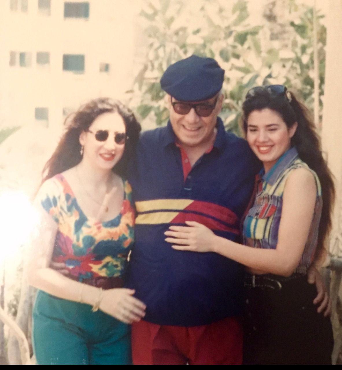 رانيا فريد شوق مع والدها وشقيقتها عبير (2)