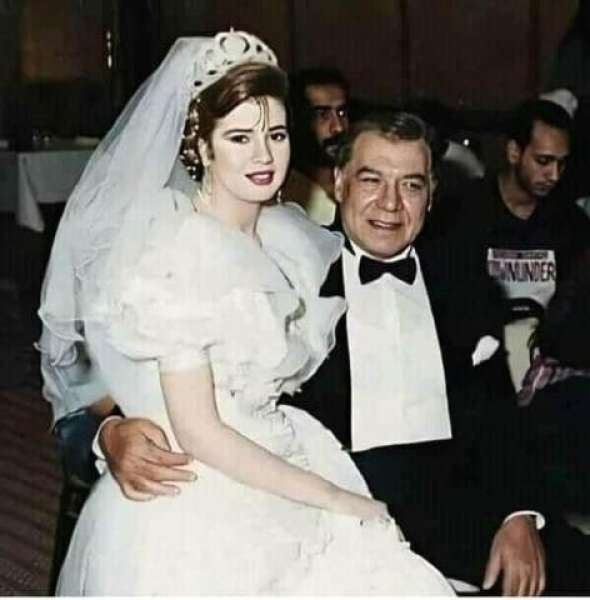 رانيا فريد شوقى ووالدها من حفل زفافها
