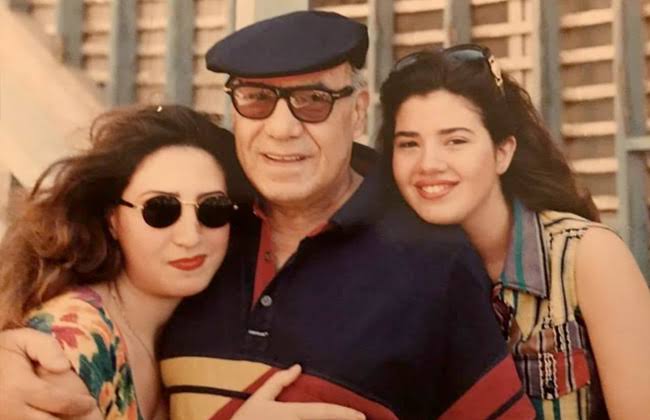 رانيا فريد شوق مع والدها وشقيقتها عبير