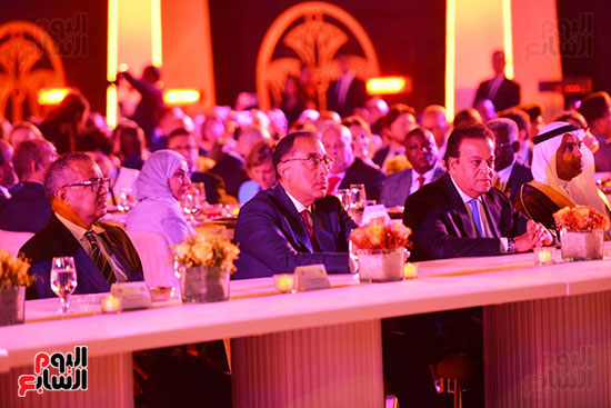 تحتفل بتتويج مصر أول دولة فى العالم تقضى على فيروس سى (8)