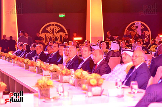 تحتفل بتتويج مصر أول دولة فى العالم تقضى على فيروس سى (4)