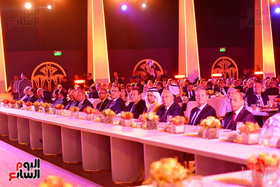 تحتفل بتتويج مصر أول دولة فى العالم تقضى على فيروس سى (5)