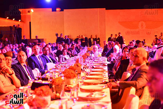 تحتفل بتتويج مصر أول دولة فى العالم تقضى على فيروس سى (1)