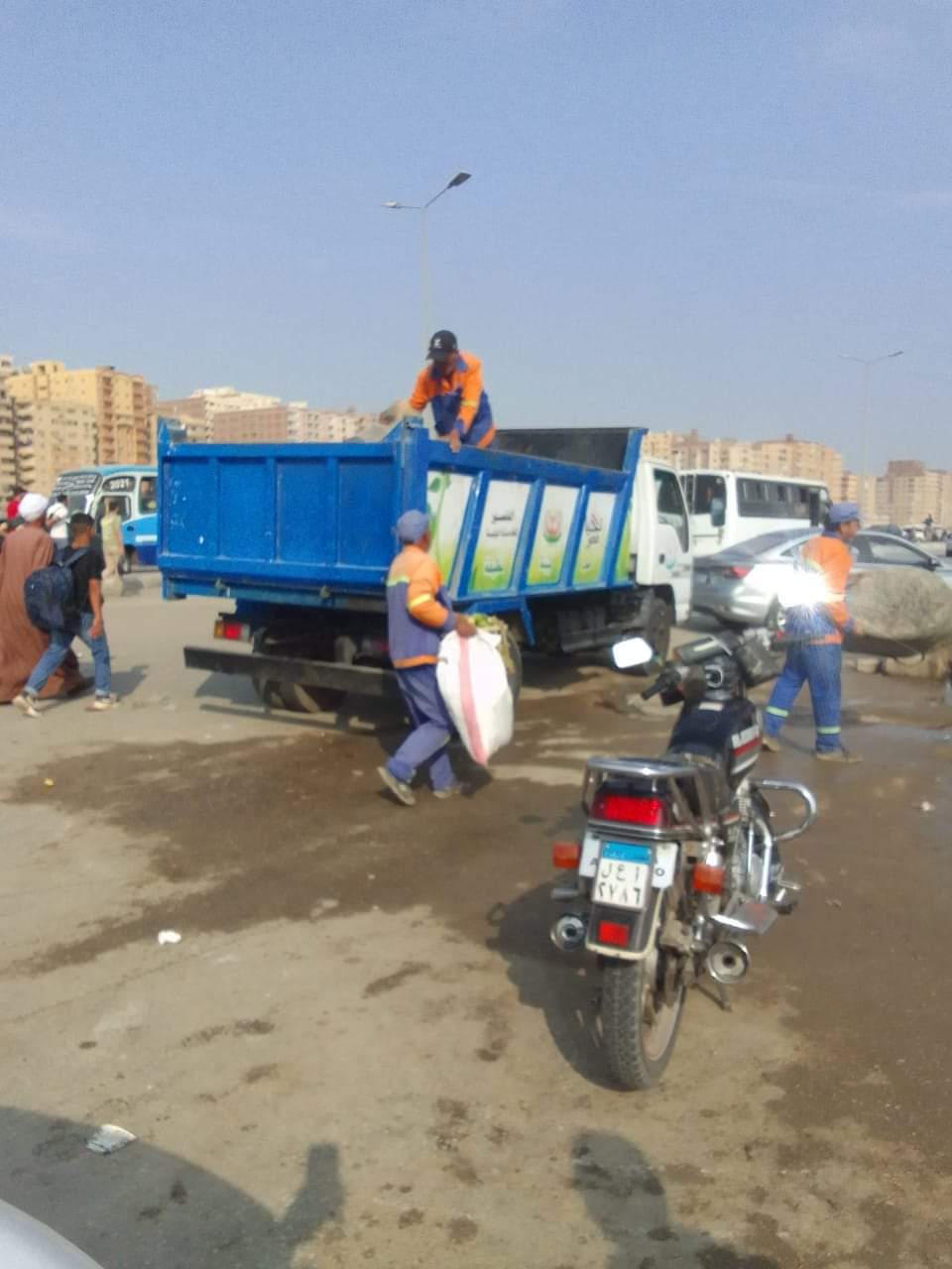 حى شرق مدينة نصر يزيل إشغالات شارع الميثاق  (2)