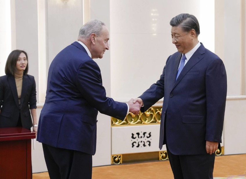 الرئيس الصيني شي جينبينغ مرحباً بتشاك شومر في بكين 