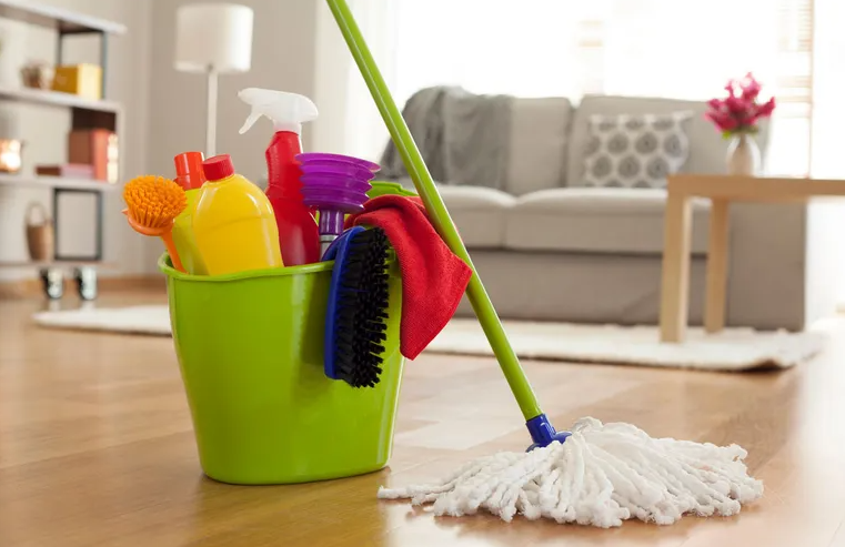 أدوات تستخدم لتنظيف المنزل