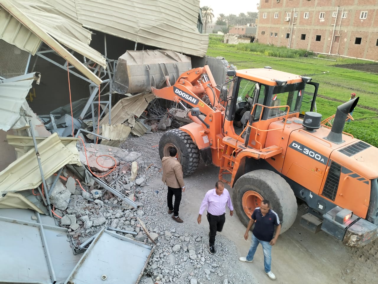 جانب من إزالة التعديات على الأراضى الزراعية