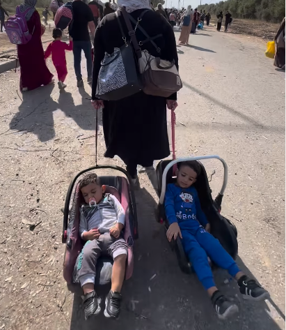 الطفلين