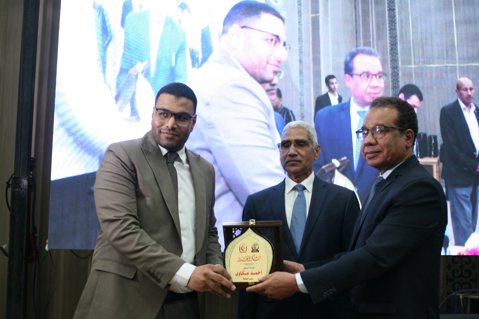 جامعة جنوب الوادي تحتفل بتخريج الدفعة الثالثة لكلية العلاج الطبيعى  (3)