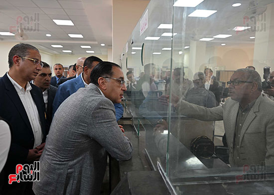 زيارة رئيس الوزراء الى المركز التكنولوجى بوادى الريان   (4)