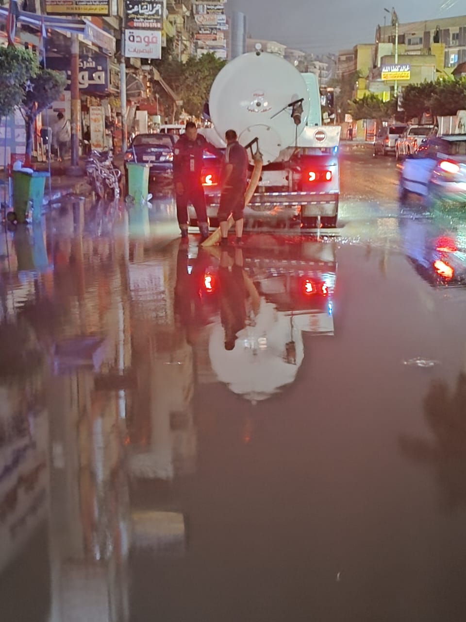 محافظة الدقهلية تواصل أعمال شفط وكسح تجمعات مياه الأمطار بعد هطول الأمطار (3)