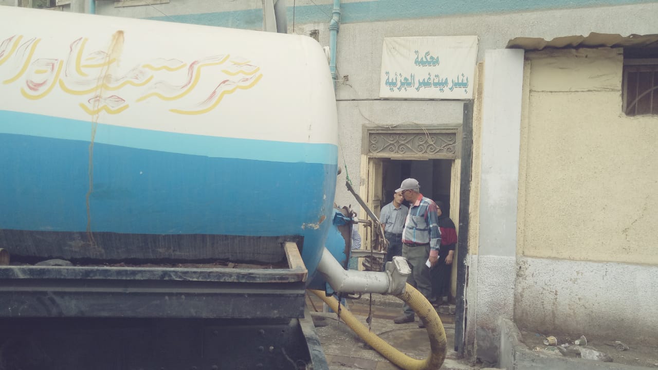 محافظة الدقهلية تواصل أعمال شفط وكسح تجمعات مياه الأمطار بعد هطول الأمطار (2)