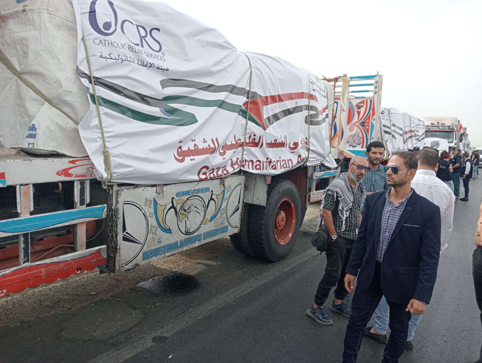 وزارة التموين والتجارة الداخلية  عدد 6 شاحنات إغاثية إلى الأشقاء الفلسطينين بالتعاون مع الاوقاف