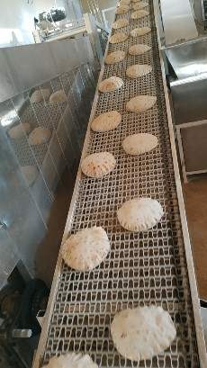 مرحلة تهوية الخبز بعد نضجه