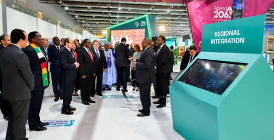 الرئيس السيسي يزور المعرض الأفريقي (4)