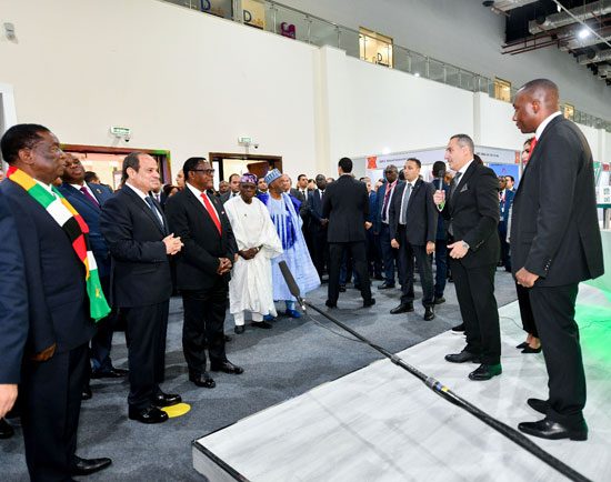 الرئيس السيسي يزور المعرض الأفريقي (3)
