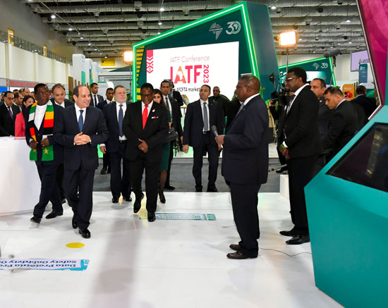 الرئيس السيسي يزور المعرض الأفريقي (12)