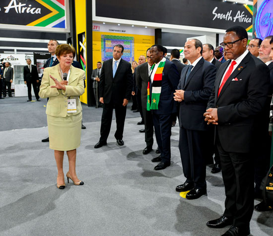 الرئيس السيسي يزور المعرض الأفريقي (9)