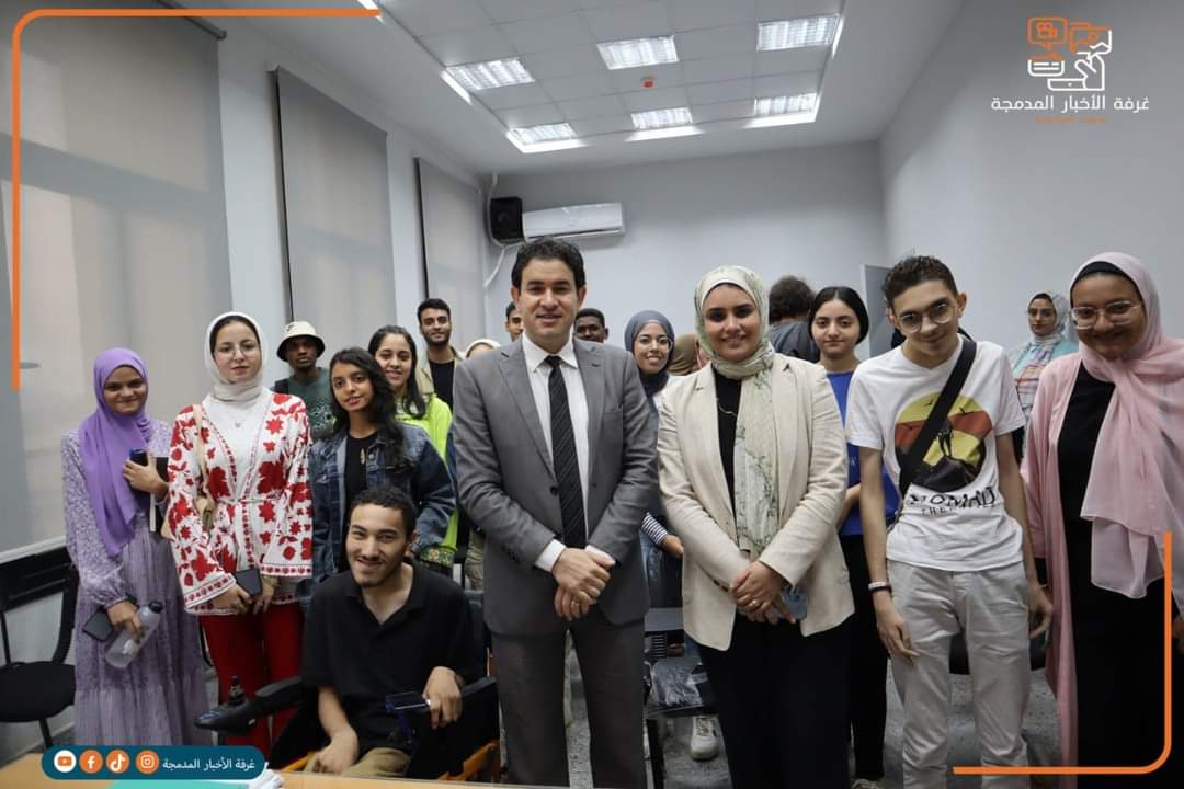 الأستاذ محمد طنطاوي مع الطلاب