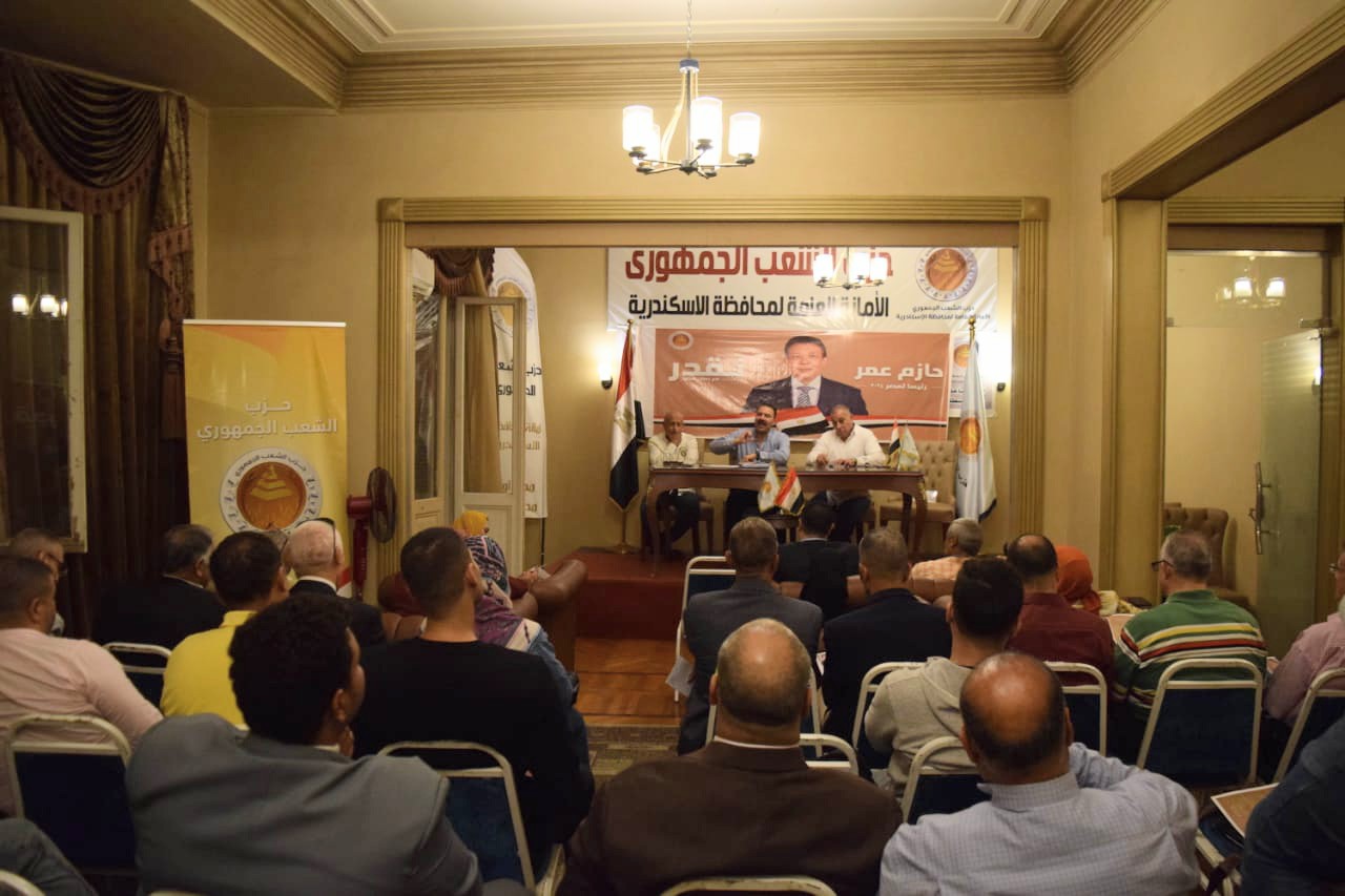 توزيع البرنامج الانتخابي للمرشح حازم عمر بالإسكندرية