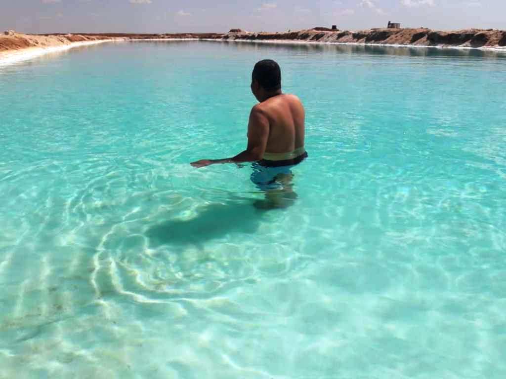 متعة السباحة في بحيرات الملح سيوة