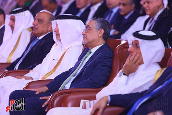 عدد من المسئولين المصريين والقطريين خلال المؤتمر