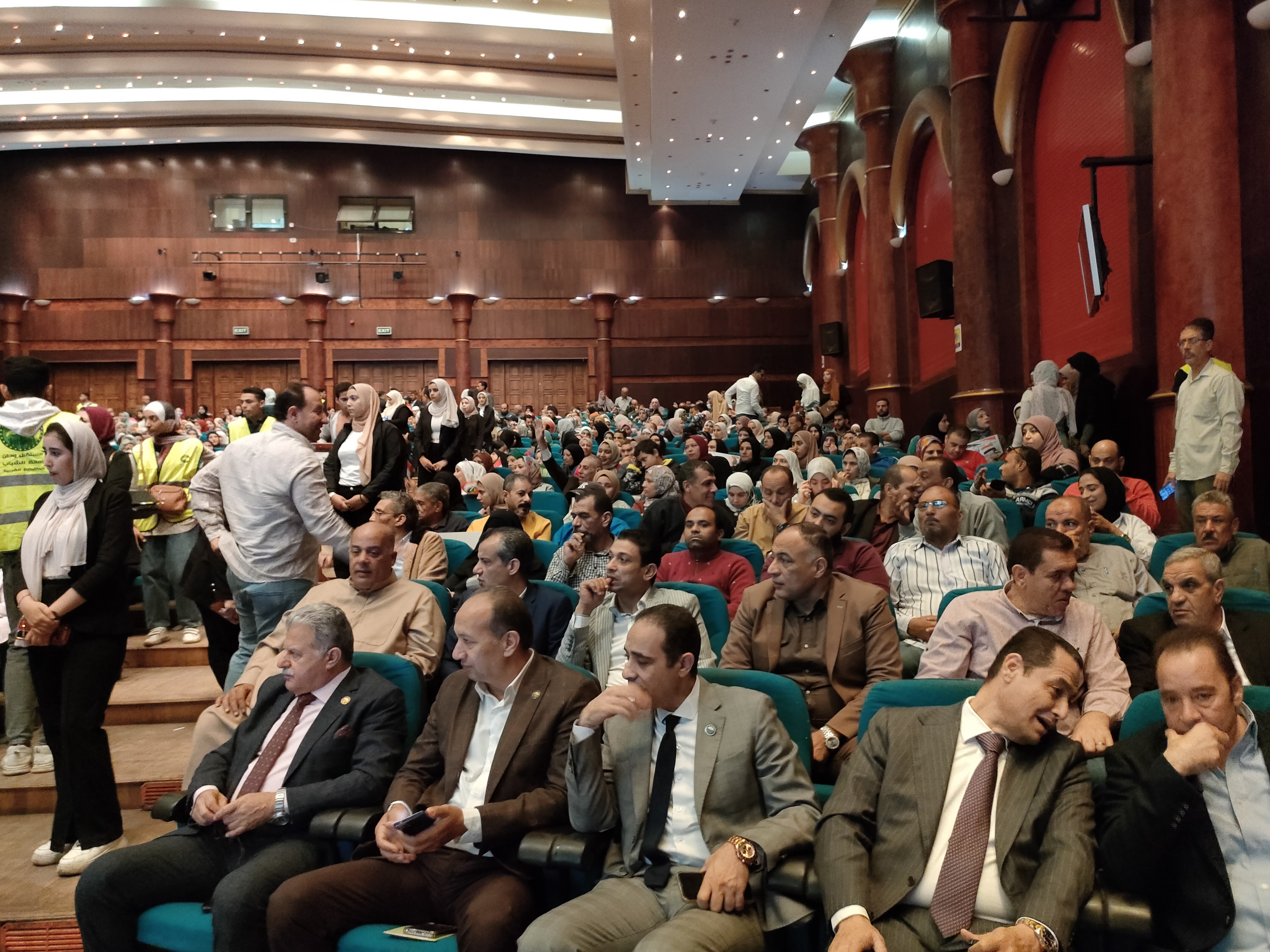 حضور مكثف لمؤتمر دعم المرشح الرئاسي عبد الفتاح السيسي