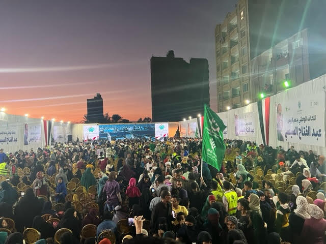 مواطنو الفيوم يتجمعون في الشوارع (4)