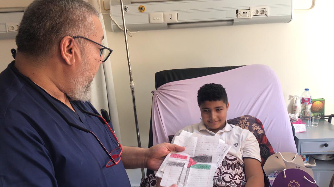 مصطفى حمودة طفل فلسطينى يتلقى العلاج فى مستشفى العريش (1)