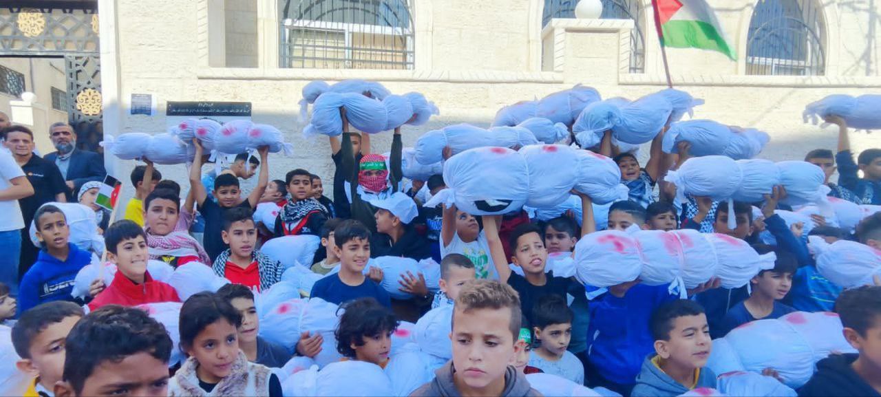 أطفال الأردن يحملون الأكفان