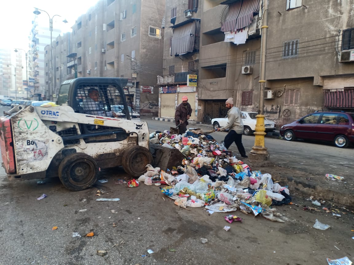 رفع مخلفات وأتربة من شوارع المنصورة (12)