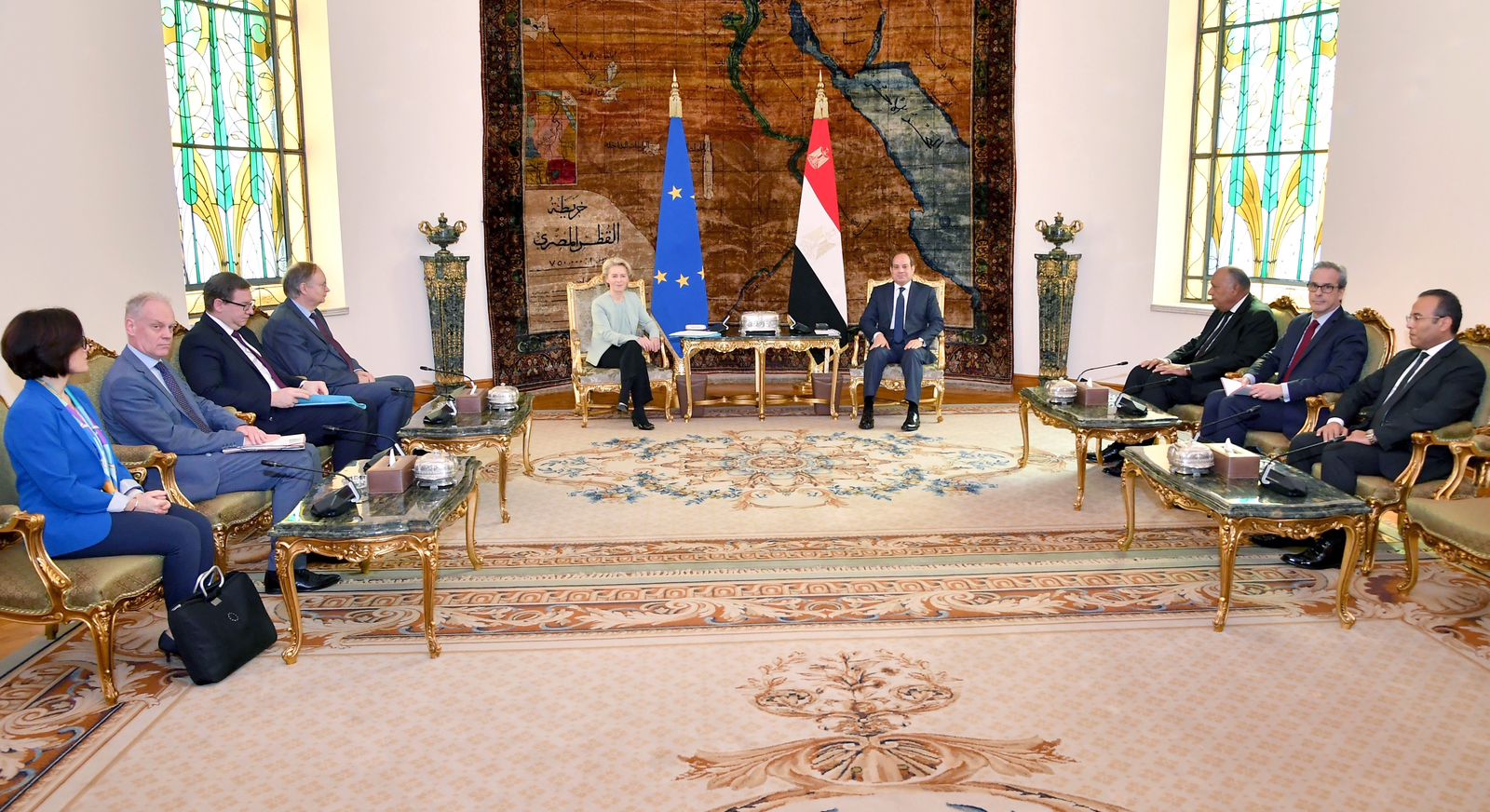 الرئيس السيسى يستقبل رئيسة مفوضية الاتحاد الأوروبى والوفد المرافق