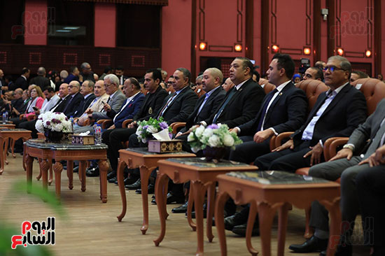 عدد من السياسيين ورؤساء الأحزاب في المؤتمر