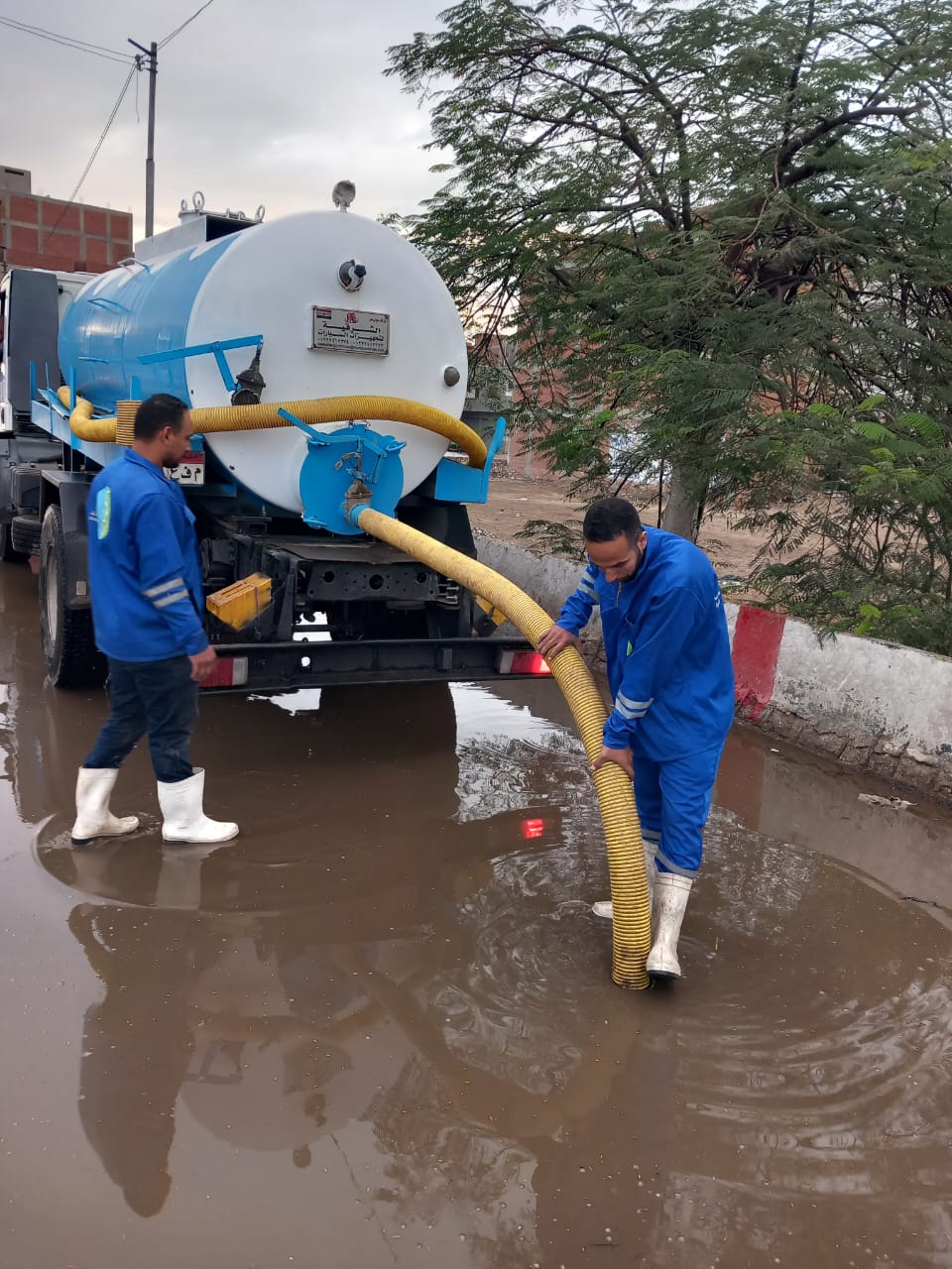 أعمال شفط تجمعات مياه الأمطار (3)