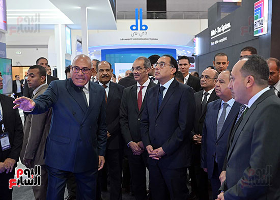رئيس الوزراء وعدد من الوزراء فى زيارة معرض التكنولوجيا (1)