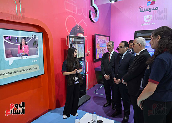 جولة رئيس الوزراء وعدد من الوزراء لمعرض تكنولوجيا الشرق الأوسط (2)