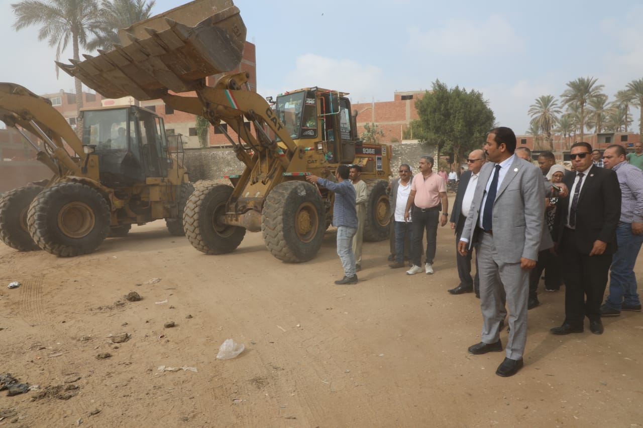 محافظ القاهرة يقود إزالة مخالفات البناء بالمرج (4)