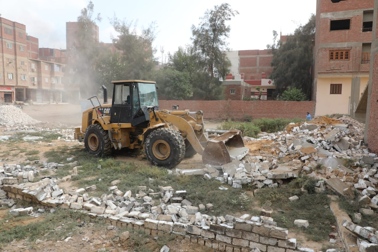 محافظ القاهرة يقود إزالة مخالفات البناء بالمرج (11)