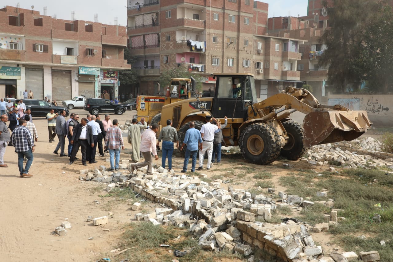محافظ القاهرة يقود إزالة مخالفات البناء بالمرج (10)
