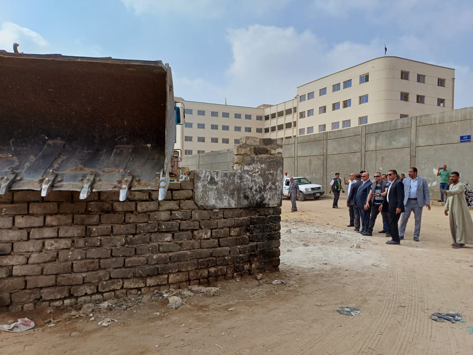 محافظ القاهرة يقود إزالة مخالفات البناء بالمرج (2)