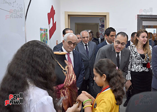 رئيس الوزراء يفتحح مجمع مدارس القرية الكونية  (24)