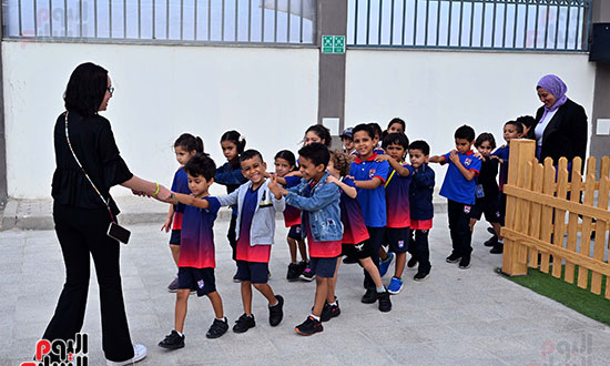 رئيس الوزراء يفتحح مجمع مدارس القرية الكونية  (9)