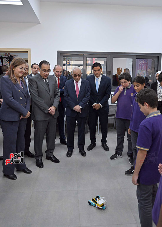 رئيس الوزراء يفتحح مجمع مدارس القرية الكونية  (23)
